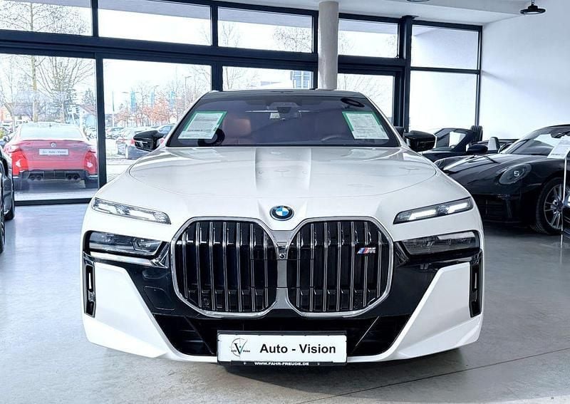 Gebraucht BMW M760e Performance 571 PS (419 kW) 2023 Weiß Limousine