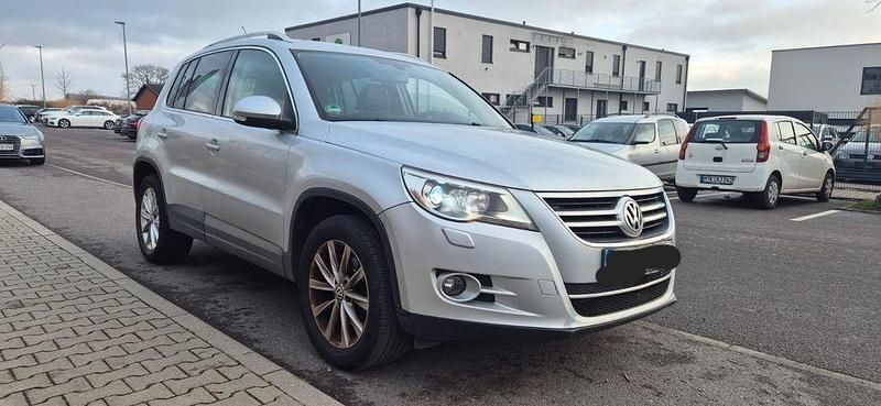 Silber Gebraucht 2010 VW Tiguan Sportline SUV | 5.599 € (Superpreis) - Bild 1/4