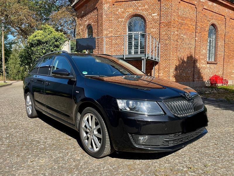 Schwarz Gebraucht 2016 Skoda Octavia Joy Kombi | 7.299 € (Superpreis) - Bild 1/4