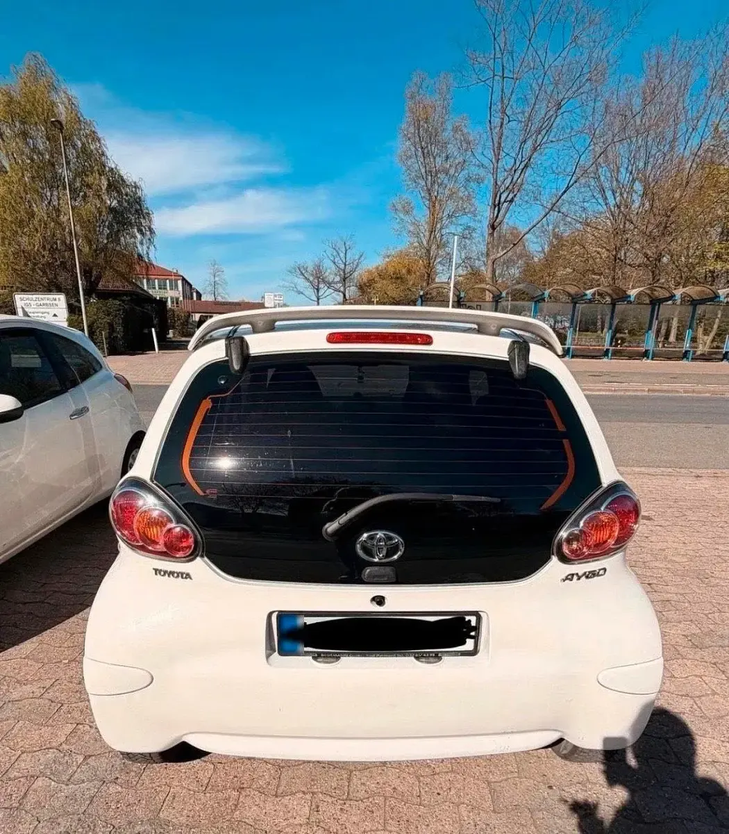 Gebraucht Toyota Aygo 69 PS (50 kW) 2014 Weiß Kleinwagen
