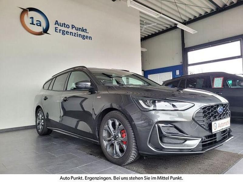 Grau Gebraucht 2024 Ford Focus ST-Line X Limousine | 26.950 € (Etwas zu teuer) - Bild 1/4