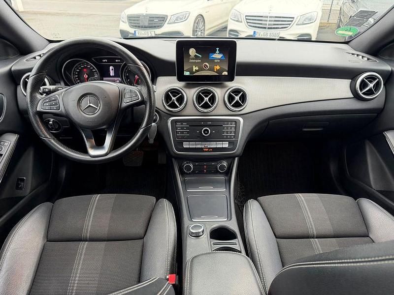 Gebraucht Mercedes CLA180 Shooting Brake Night 122 PS (89 kW) 2017 Schwarz Kombi