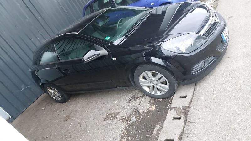 Gebraucht Opel Astra GTC 115 PS (84 kW) 2010 Schwarz Coupé