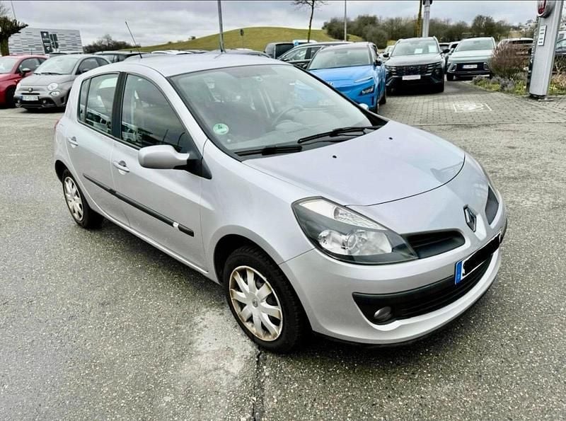 Gebraucht Renault Clio II 75 PS (55 kW) 2005 Silber Kleinwagen