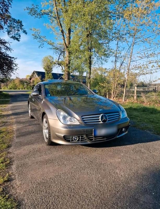 Grau Gebraucht 2007 Mercedes CLS320 Coupé | 13.999 € - Bild 1/4