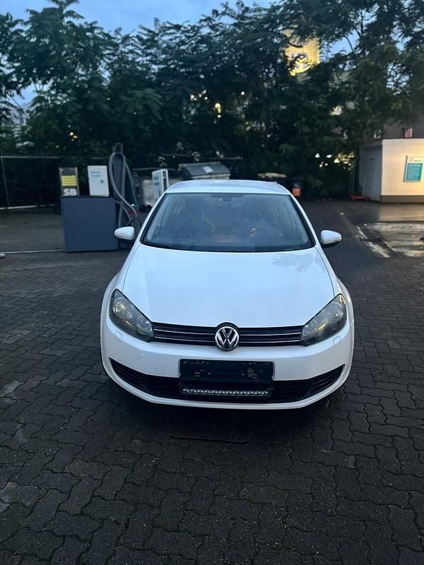Weiß Gebraucht 2010 VW Golf VI Kleinwagen | 4.300 € (Guter Preis) - Bild 1/4