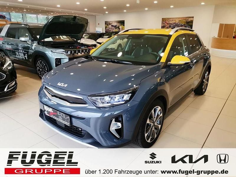 (mpr) perennialgrau met./gelb Gebraucht 2021 Kia Stonic Spirit SUV | 19.499 € (Fairer Preis) - Bild 1/4