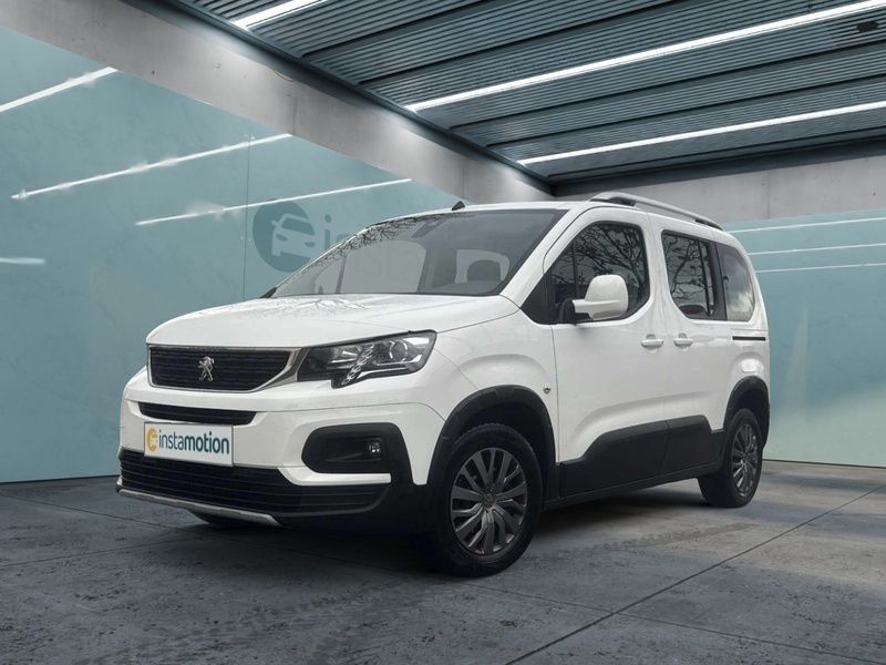 Weiß Gebraucht 2021 Peugeot Rifter Allure Van / Kleinbus | 18.970 € (Teuer) - Bild 1/4