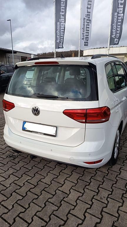 Gebraucht VW Touran Comfortline 150 PS (110 kW) 2016 Weiß Van / Kleinbus