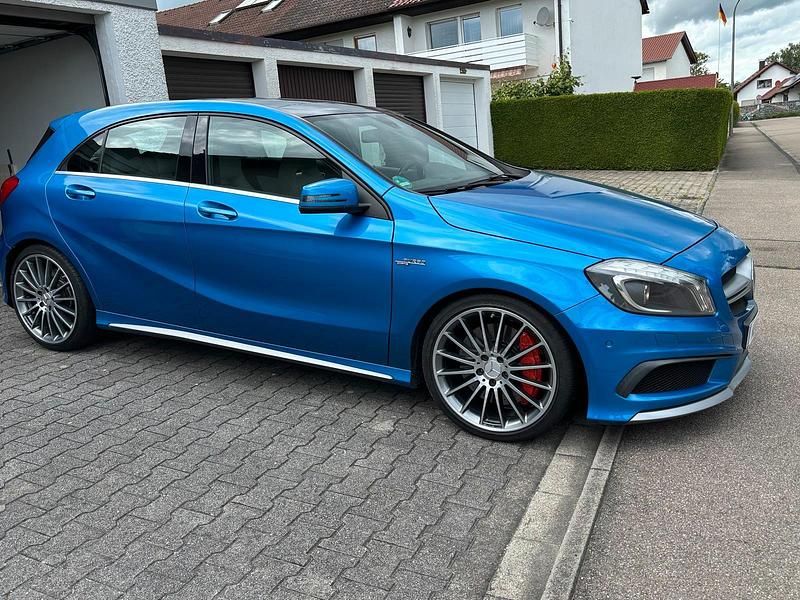 Blau Gebraucht 2013 Mercedes A45 AMG AMG Kleinwagen | 26.600 € (Fairer Preis) - Bild 1/4