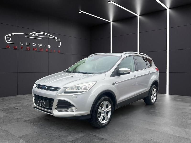 Silber Gebraucht 2016 Ford Kuga Titanium SUV | 14.399 € (Fairer Preis) - Bild 1/4