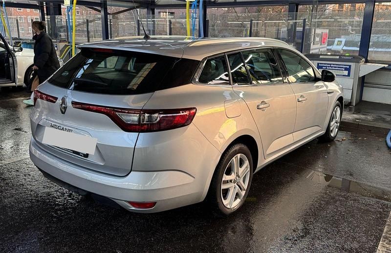 Gebraucht Renault Mégane GrandTour 110 PS (80 kW) 2018 Silber Kombi