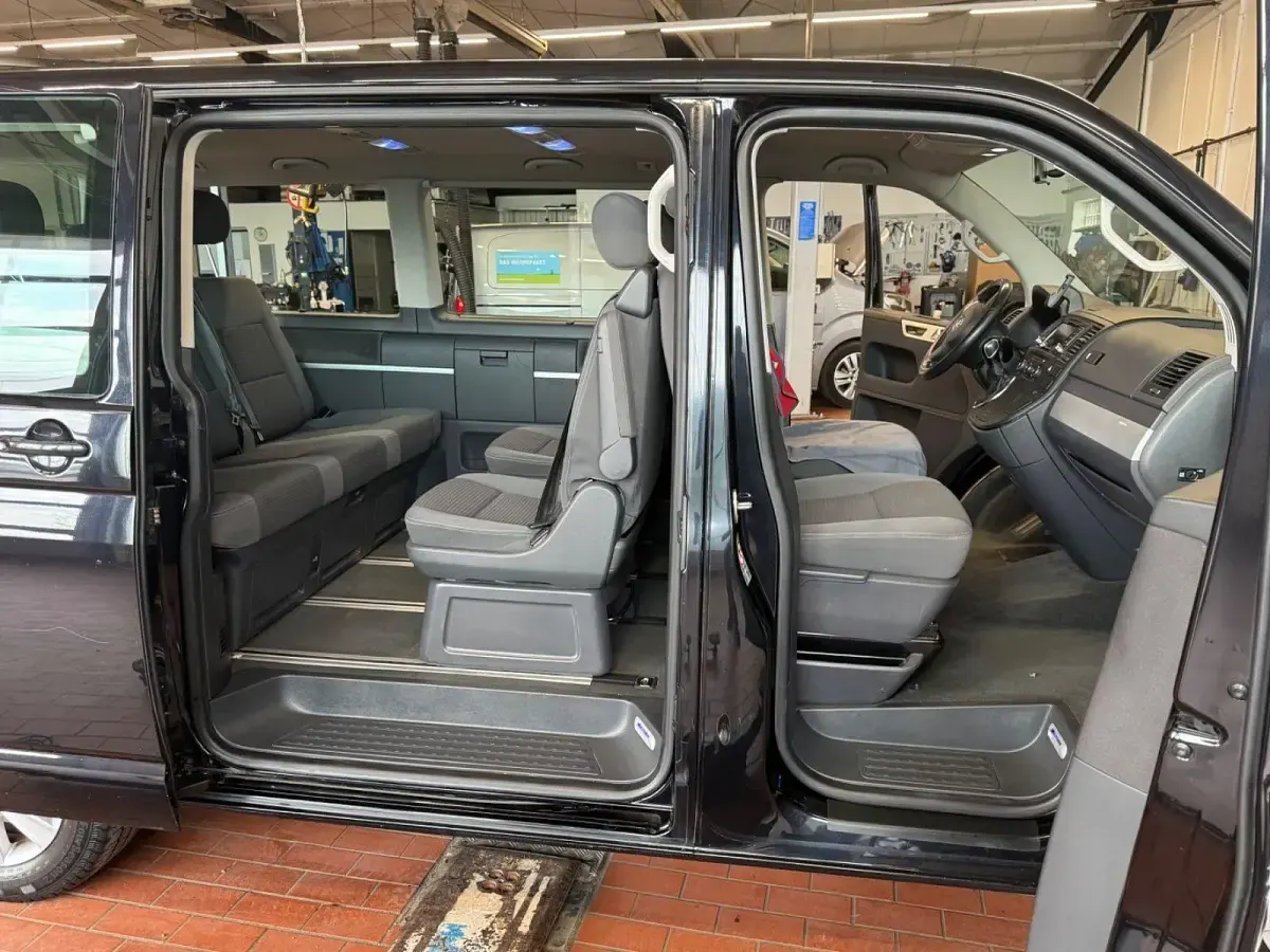 Gebraucht VW Multivan Comfortline 140 PS (102 kW) 2012 Schwarz Van / Kleinbus