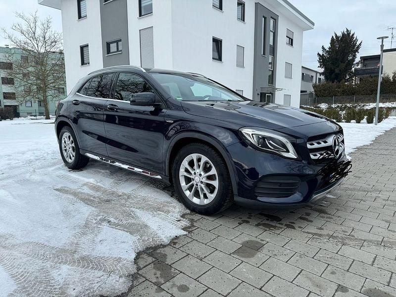 Blau Gebraucht 2018 Mercedes GLA180 AMG SUV | 17.400 € (Guter Preis) - Bild 1/4