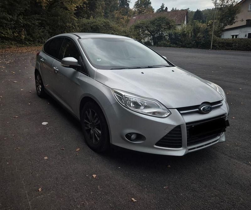 Silber Gebraucht 2011 Ford Focus Limousine | 3.600 € (Superpreis) - Bild 1/4