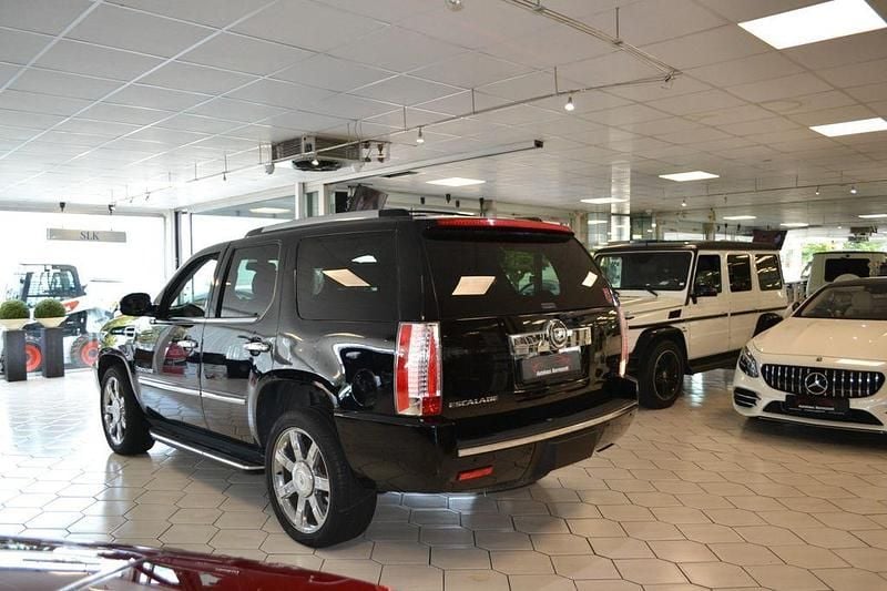 Schwarz Gebraucht 2010 Cadillac Escalade SUV | 24.900 € (Fairer Preis) - Bild 1/4