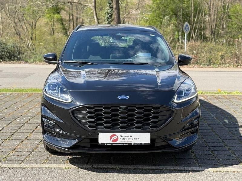 Usado Ford Kuga ST-Line 120 HP (88 kW) 2023 Preto SUV