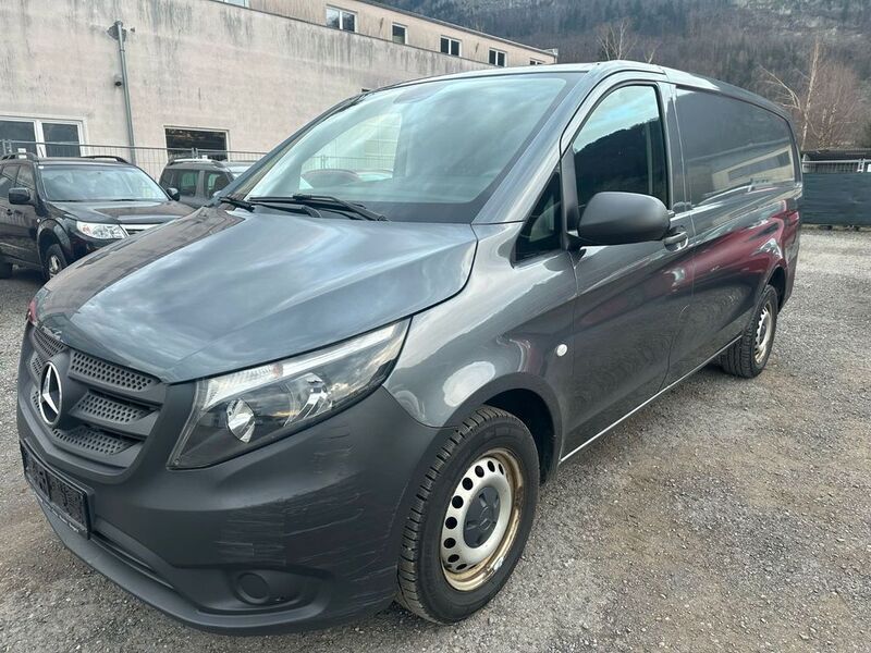 Gebraucht Mercedes Vito 114 PS (83 kW) 2018 Grau Van