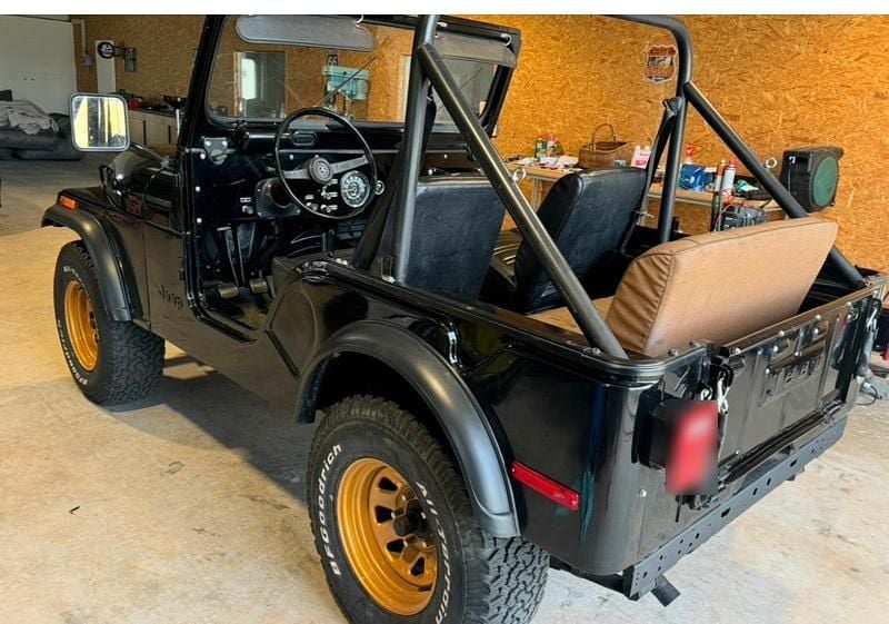 Second-hand Jeep CJ 100 CP (73 kW) 1976 Negru Cabrio
