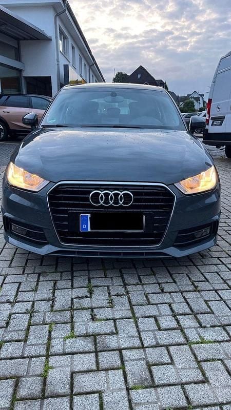 Grau Gebraucht 2017 Audi A1 Sportback Sport Kleinwagen | 9.000 € (Guter Preis) - Bild 1/4