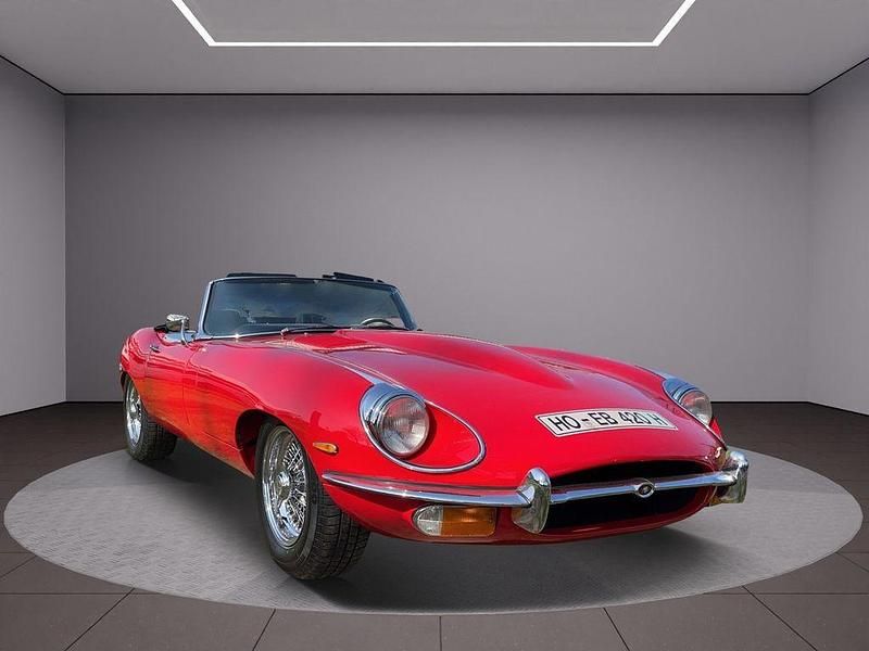 Rot Gebraucht 1972 Jaguar E-Type Cabrio | 99.990 € - Bild 1/4