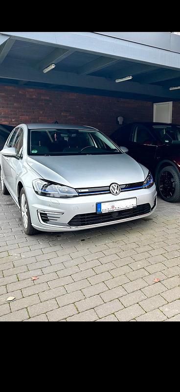 Silber Gebraucht 2019 VW e-Golf Kleinwagen | 13.900 € (Fairer Preis) - Bild 1/4