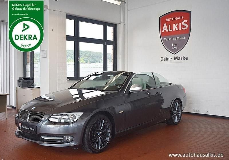 Grau Gebraucht 2012 BMW 320 Cabriolet Exclusive Cabrio | 19.900 € - Bild 1/2