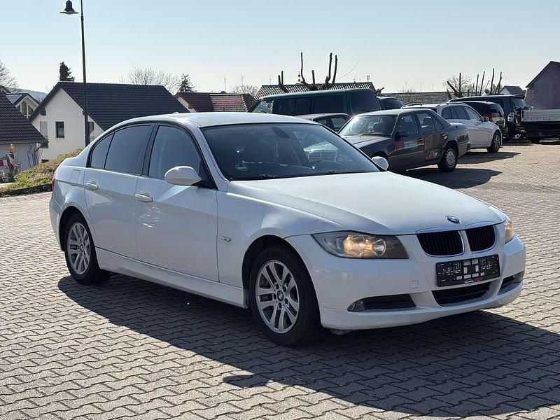 Alpinweiss iii Gebraucht 2007 BMW 318 Advantage Limousine | 4.990 € (Guter Preis) - Bild 1/4