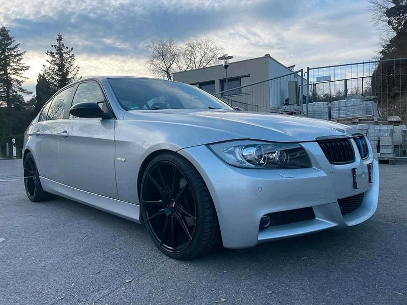 Silber Gebraucht 2005 BMW 325 M Sport Limousine | 15.000 € - Bild 1/4