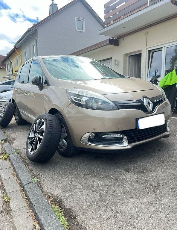Gold Gebraucht 2015 Renault Scénic III Bose Edition Van / Kleinbus | 4.777 € (Fairer Preis) - Bild 1/4