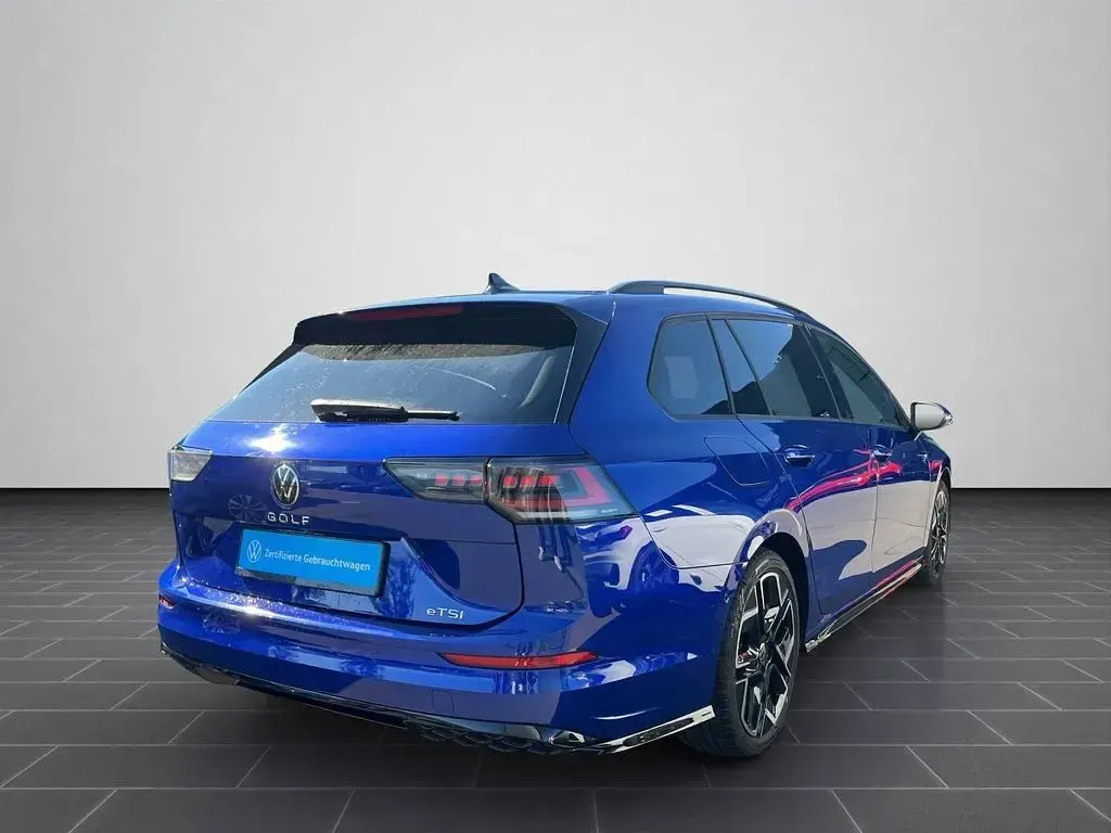 Gebraucht VW Golf VIII R-line 150 PS (110 kW) 2025 Lapiz blue metallic (metallic) Kombi