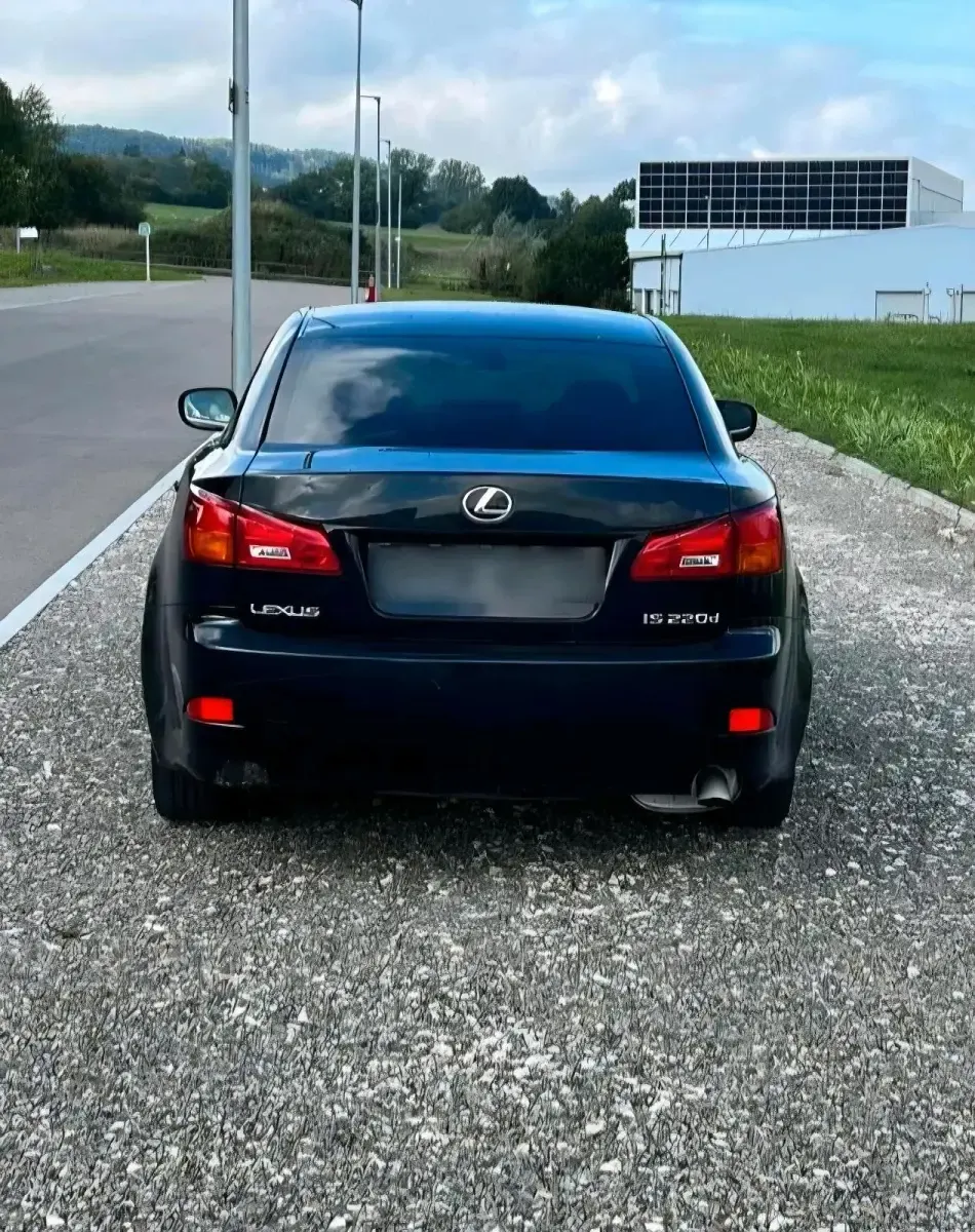 Second-hand Lexus IS220d 177 CP (130 kW) 2007 Negru Berlinǎ