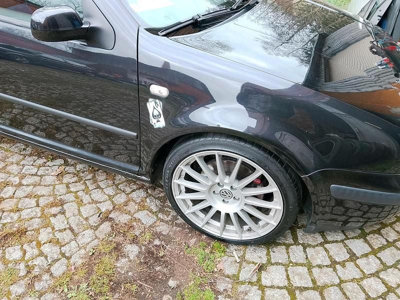 Second-hand VW Golf 131 CP (96 kW) 2004 Negru Coupe