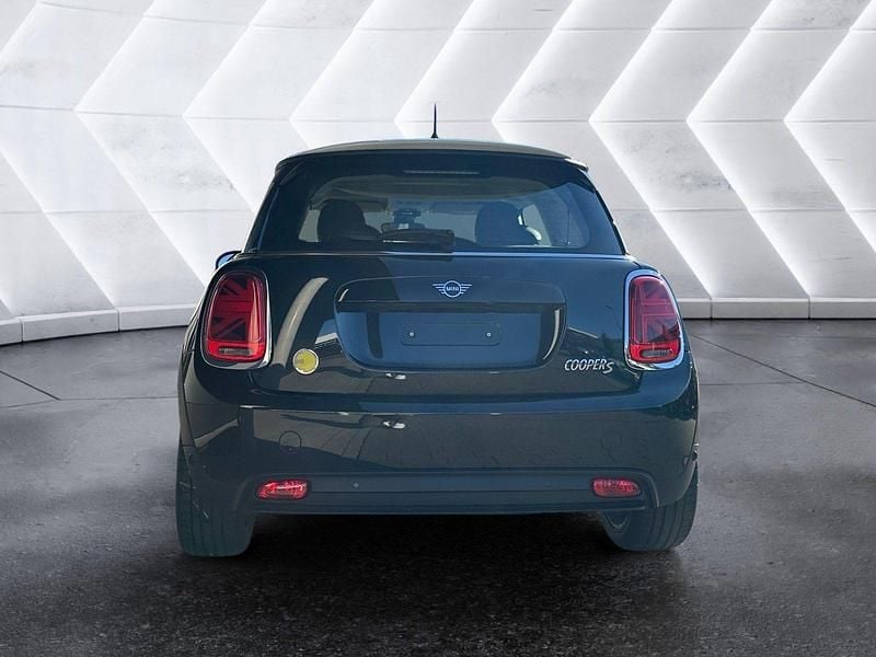 Gebraucht Mini Cooper SE 135 kW (184 PS) 2023 Schwarz Kleinwagen