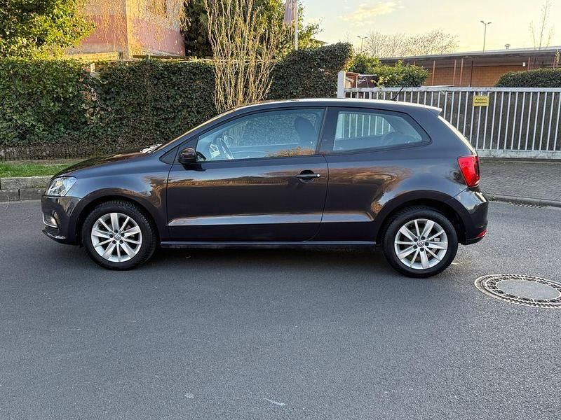 Gebraucht VW Polo Comfortline 60 PS (44 kW) 2016 Kryptongrau metallic Kleinwagen