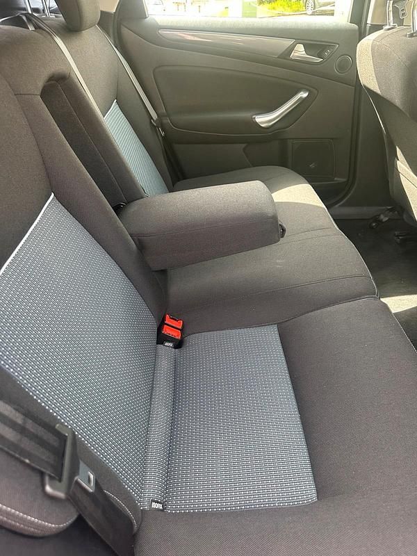 Gebraucht Ford Mondeo 140 PS (102 kW) 2012 Grau Limousine