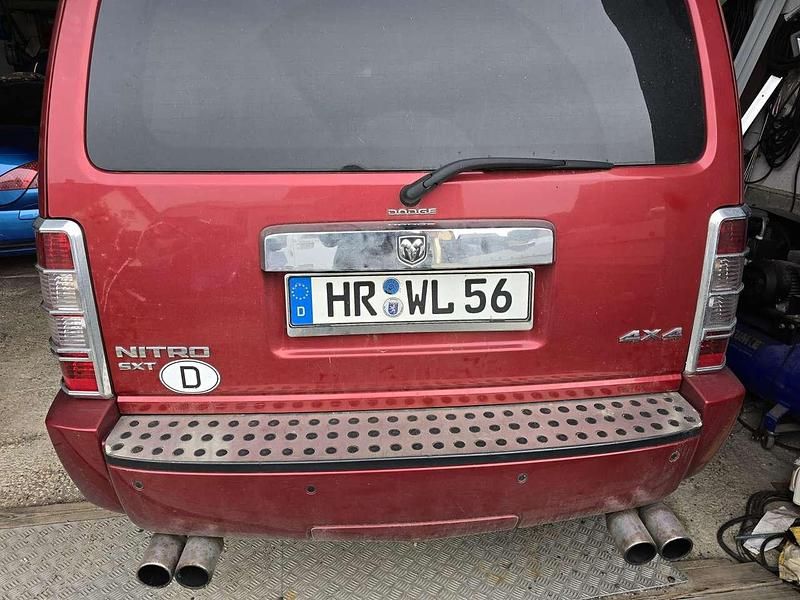 Gebraucht Dodge Nitro SXT 177 PS (130 kW) 2008 Rot SUV