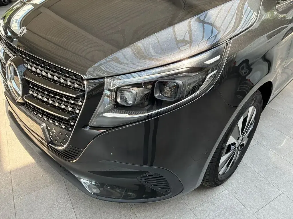 Gebraucht Mercedes V250 Style 190 PS (139 kW) 2025 Graphitgrau metallic Van / Kleinbus