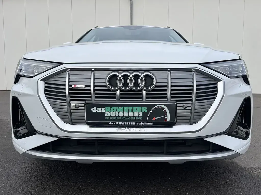 Gebraucht Audi e-tron S-Line 300 kW (408 PS) 2022 Gletscherweiã SUV