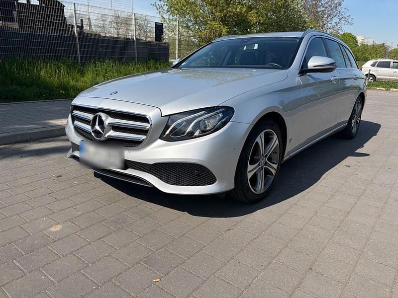 Gebraucht Mercedes E220 Avantgarde 194 PS (142 kW) 2016 Silber Kombi