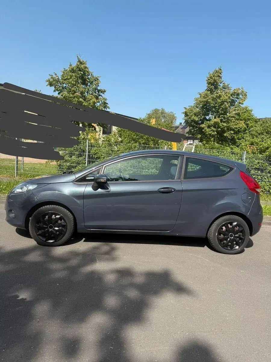 Gebraucht Ford Fiesta Trend 60 PS (44 kW) 2012 Grau Kleinwagen