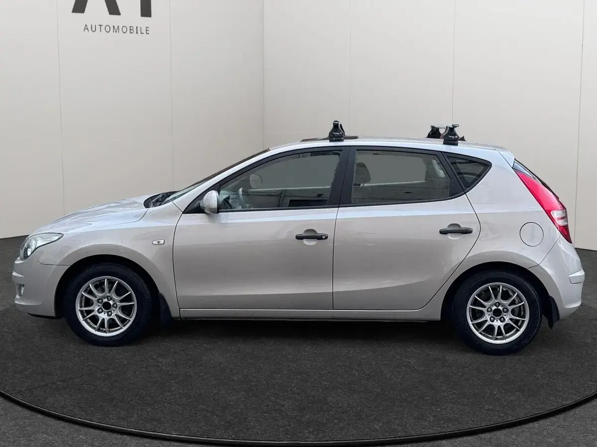 Gebraucht Hyundai i30 Classic 109 PS (80 kW) 2009 Silber Limousine
