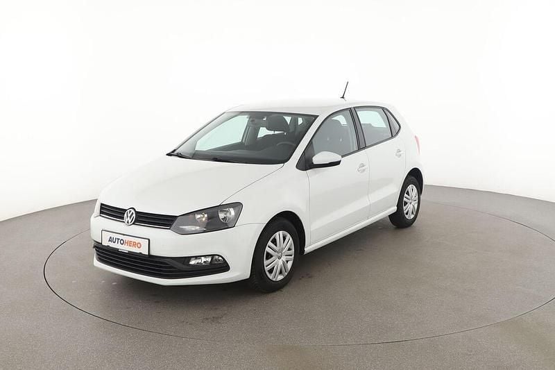 Weiß Gebraucht 2016 VW Polo Trendline Limousine | 8.400 € (Fairer Preis) - Bild 1/3