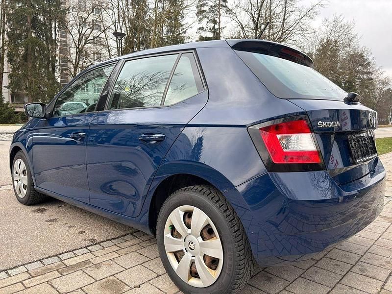 Gebraucht Skoda Fabia Ambition 105 PS (77 kW) 2015 Pacificblau Limousine