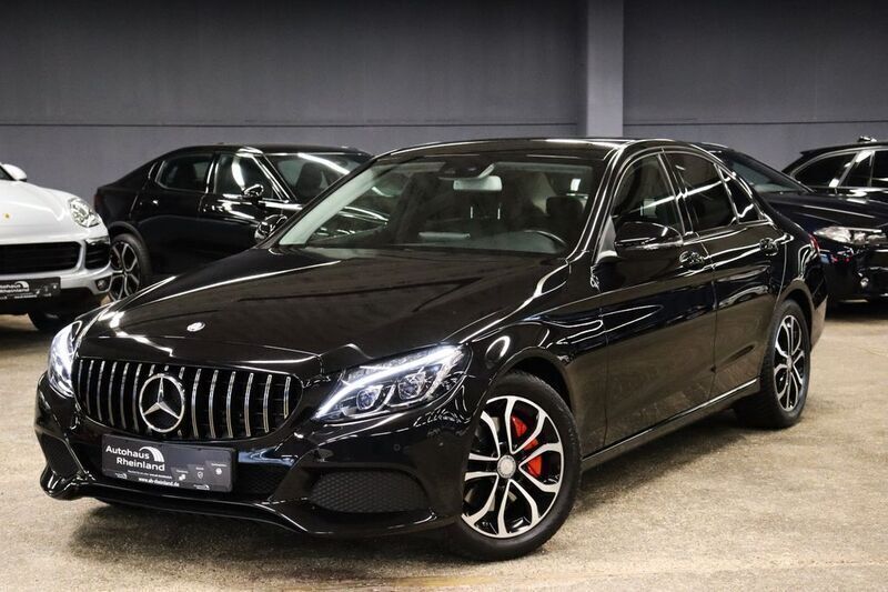 Obsidianschwarz metalliclack Gebraucht 2016 Mercedes C250 Avantgarde Limousine | 23.950 € (Teuer) - Bild 1/3