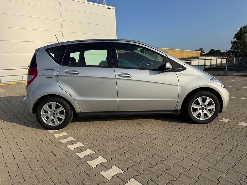 Gebraucht Mercedes A180 116 PS (85 kW) 2010 Silber Van / Kleinbus