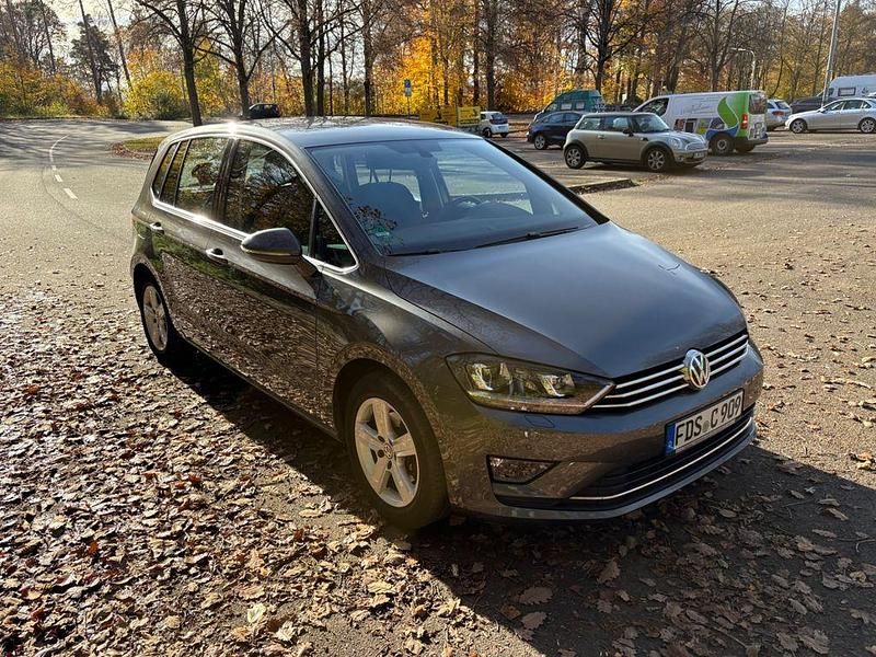 Grau Gebraucht 2017 VW Golf Sportsvan Highline Van / Kleinbus | 15.500 € (Fairer Preis) - Bild 1/4