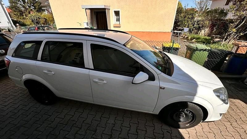 Gebraucht Opel Astra 90 PS (66 kW) 2009 Weiß Kombi