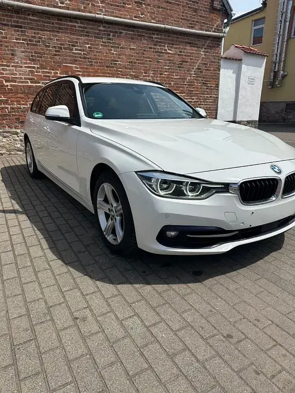 Gebraucht BMW 330 Sport Line 258 PS (189 kW) 2018 Weiß Kombi