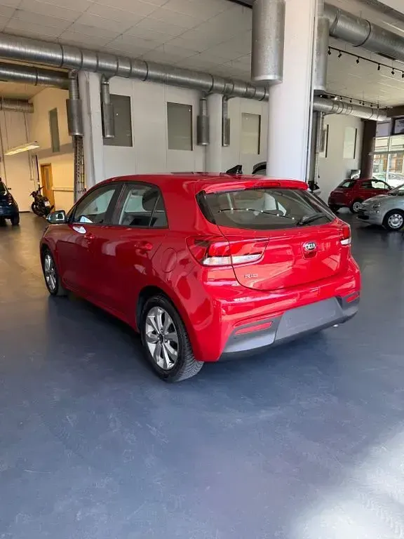 Gebraucht Kia Rio Vision 101 PS (74 kW) 2022 Rot Limousine